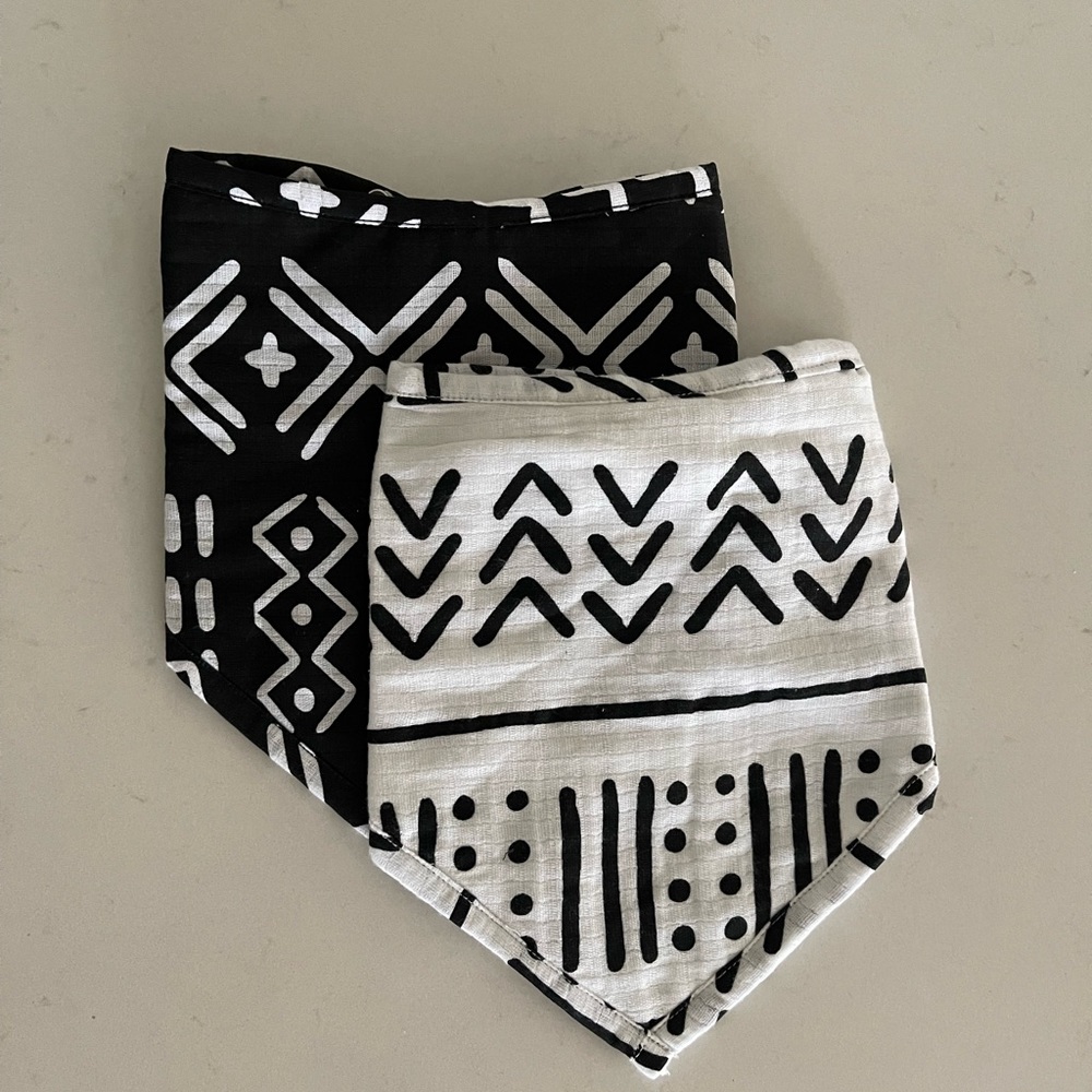 Set of 2 Spearmint Love Muslin Bandana Bibs – Black & White Mud Cloth Print NWOT